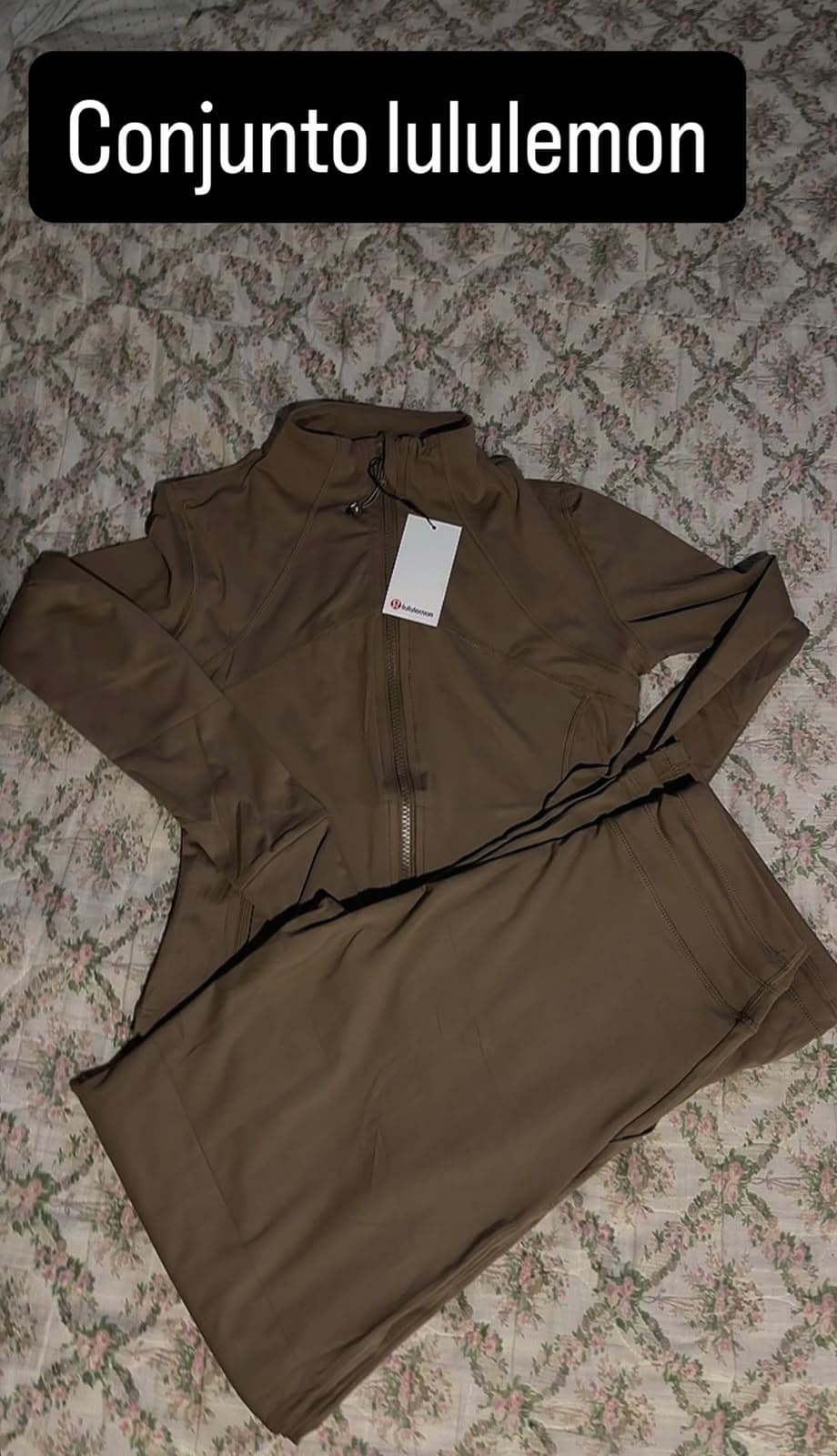 Conjunto deportivo lululemon con chamarra Define y pantalón acampanado